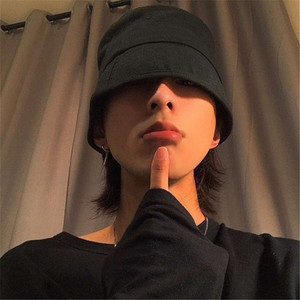 校草公交车被多人伦㢨
